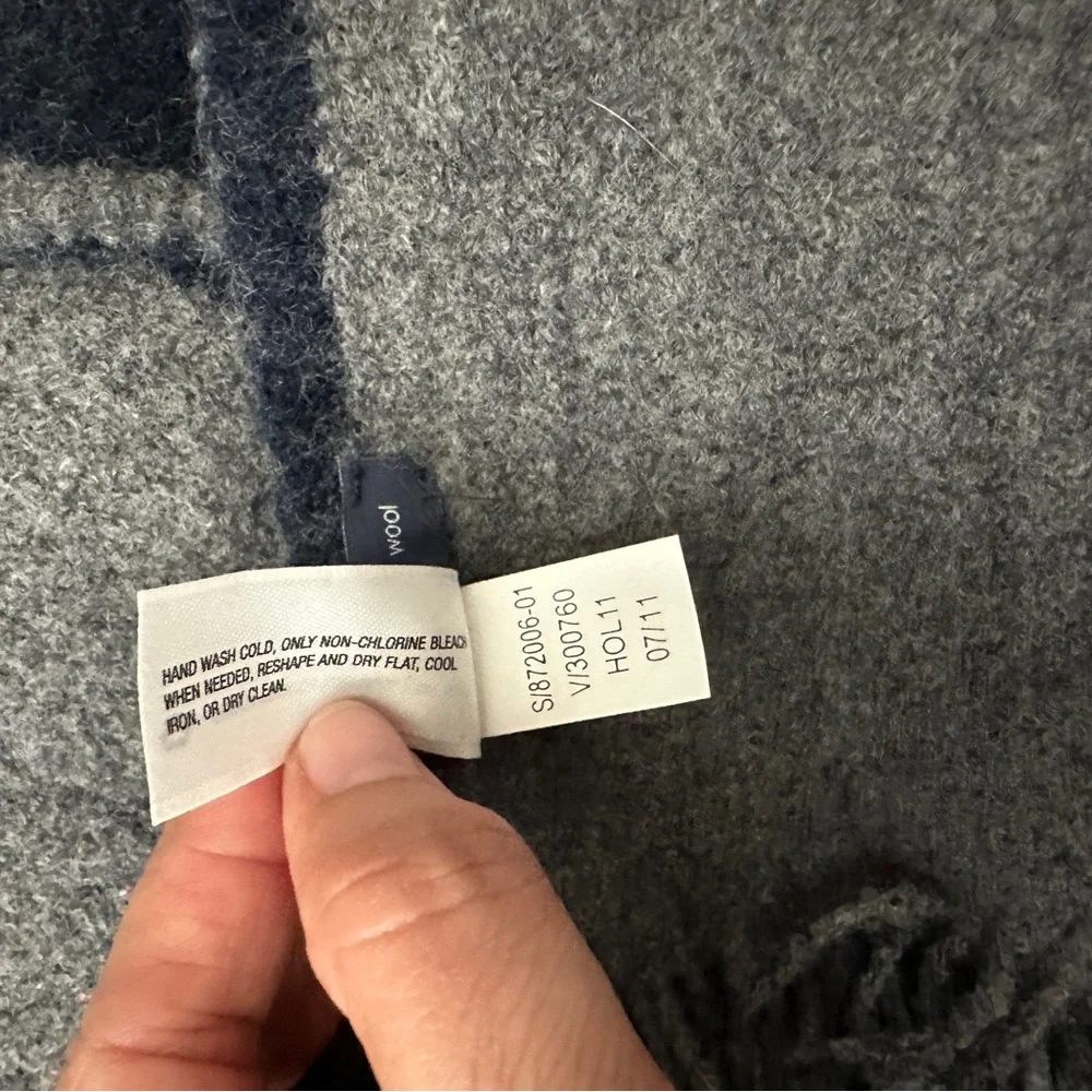 Gap wool scarf navy & gray two tone colored